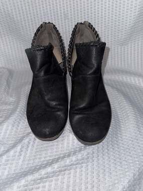 EuroSoft Sutton Black Whipstitch Ankle Booties Size 8M